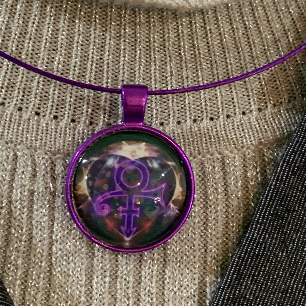 Prince symbol 25mm choker